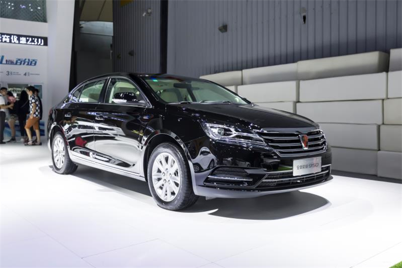 全新榮威950、榮威e950定義“高級轎車” 成都車展亮相售價16.88萬起 互聯(lián)網(wǎng)汽車上市一周年 系統(tǒng)升級帶來顛覆式進(jìn)化