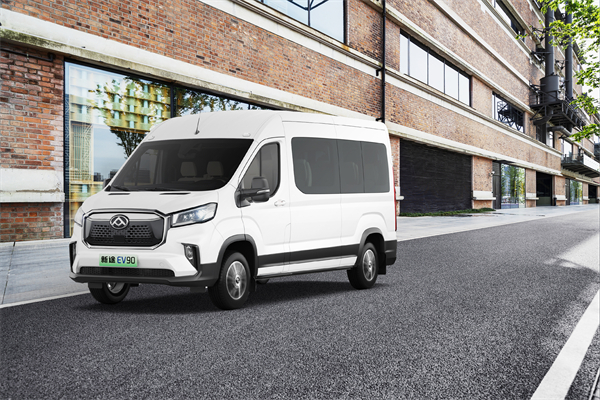 上汽大通MAXUS輕客家族“三電齊發(fā)”，大拿M1攜手2025款新途EV70、新途EV90上市發(fā)布