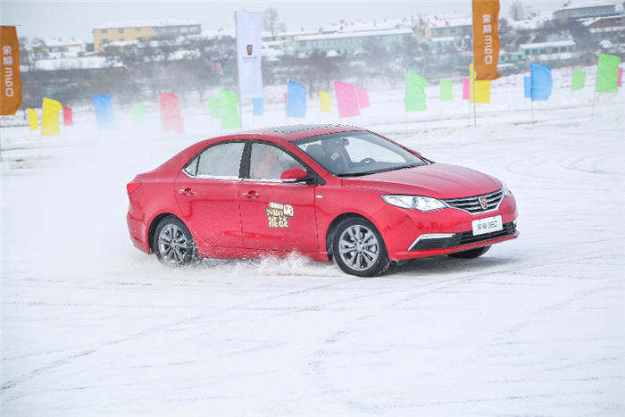 為正能量點贊！上汽乘用車獲2015中國品牌代表稱號